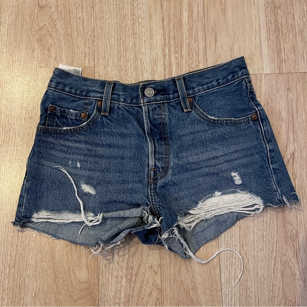 Levi’s 501 button fly raw hem Mom short